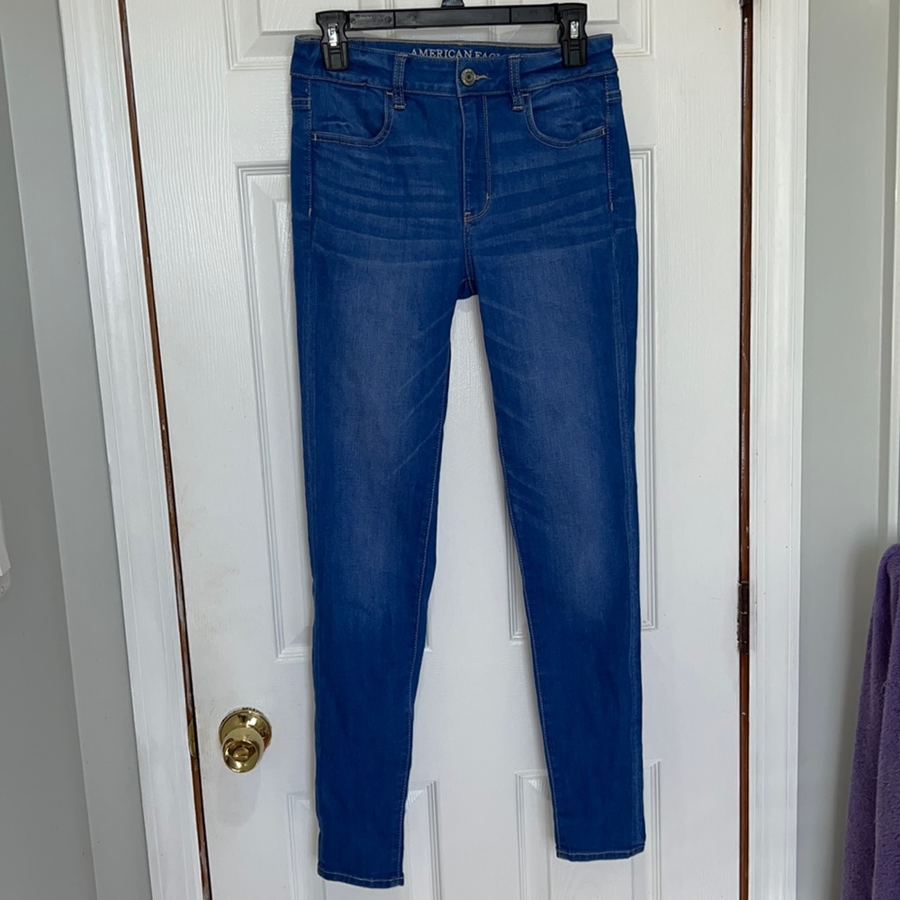 American Eagle Medium Wash Jeans - Size 6 Long